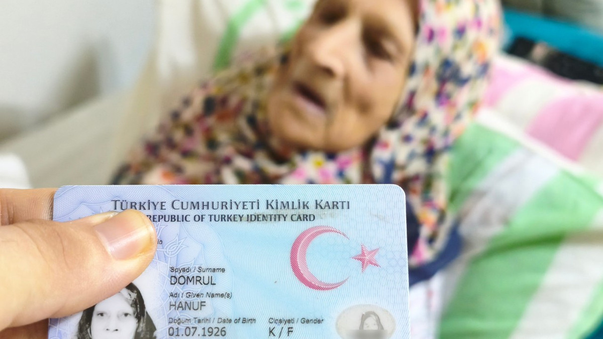 100 yaÅındaki kadın torununun torununu görerek 171 kiÅilik aileye sahip oldu