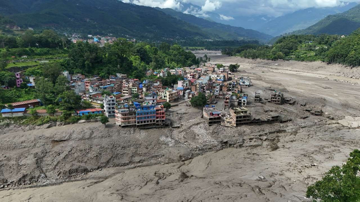 Nepal'den korkunç görüntüler: Yüzlerce kiÅi topraÄa gömüldü