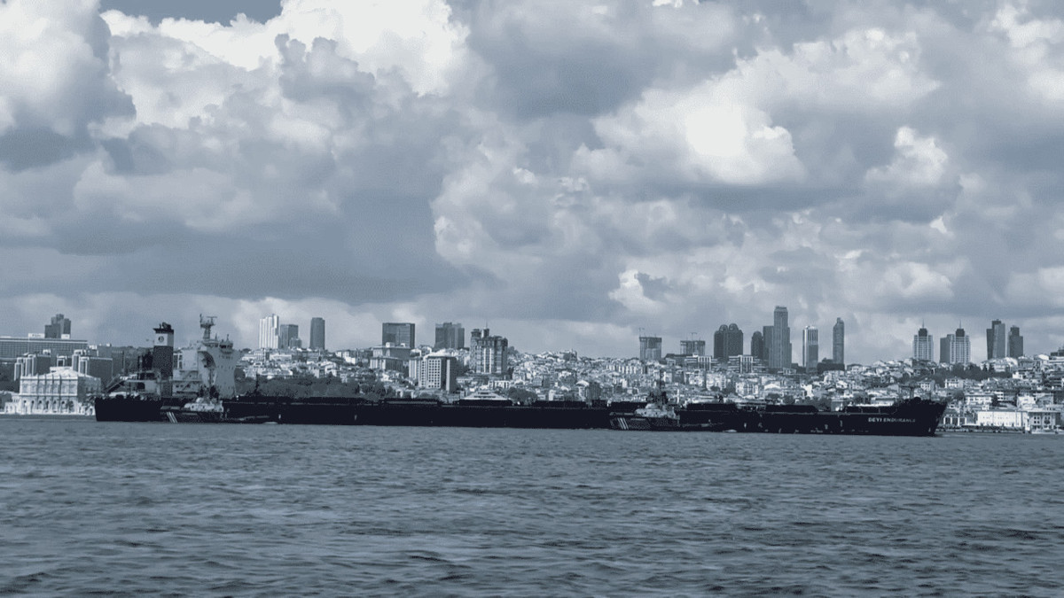 İstanbul BoÄazı 289 metrelik gemi için kapatıldı
