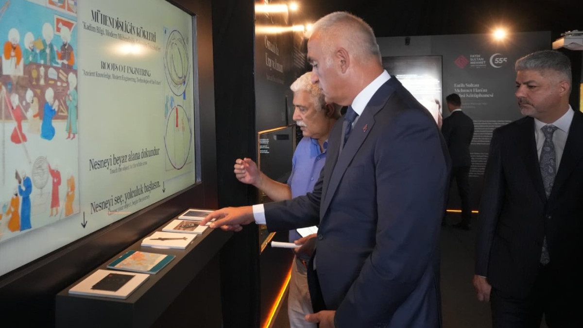Bakan Ersoy tarih, bilim ve teknolojiyi buluÅturan müzeyi ziyaret etti