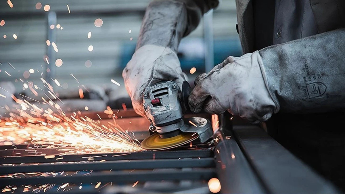 İmalatta toparlanma iÅareti: PMIâda üç ayın en yüksek seviyesi