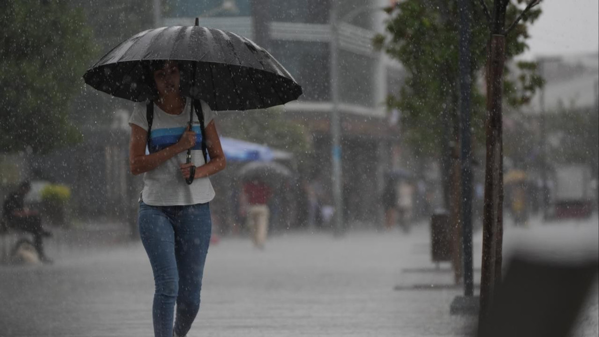 Meteoroloji saat vererek duyurdu: Karadeniz ve DoÄu Anadolu'ya saÄanak uyarısı