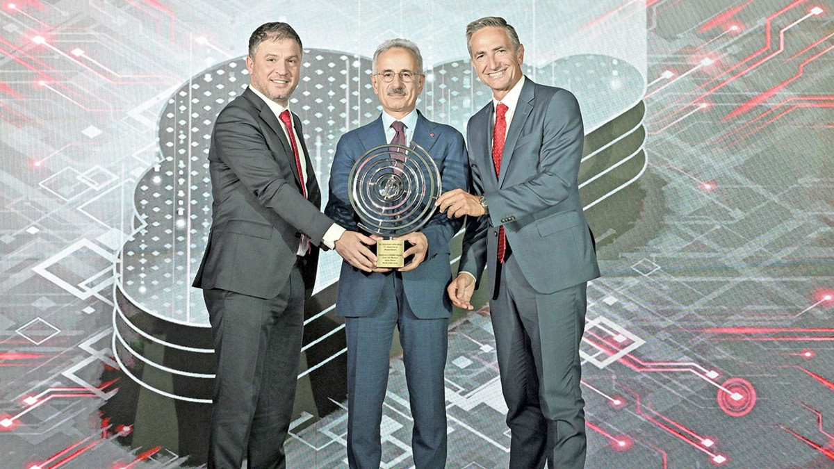 Egeânin dijital otobanına 100 milyon dolarlık imza