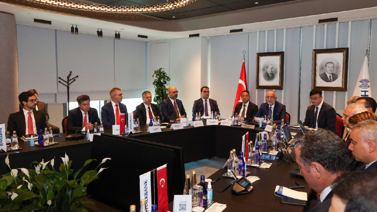 Halkbank üçüncü halka arz için düÄmeye bastı
