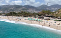 Antalya’da yaz erken geldi! Plaj turistlerle doldu