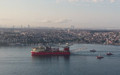 215 metrelik dev gemi İstanbul Boğazı'nda: Gemi trafiği askıya alındı