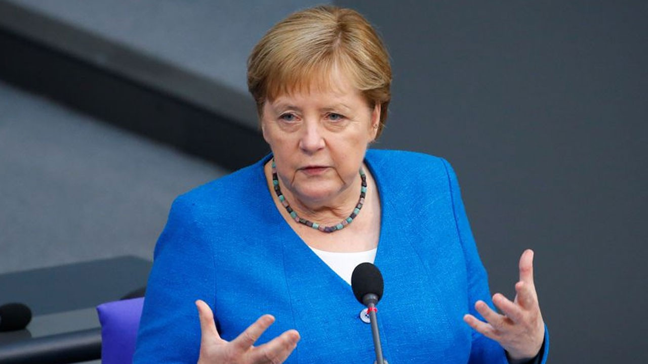AfD'nin seçim zaferi Merkel'i sarstı: Kalbim kan ağlıyor