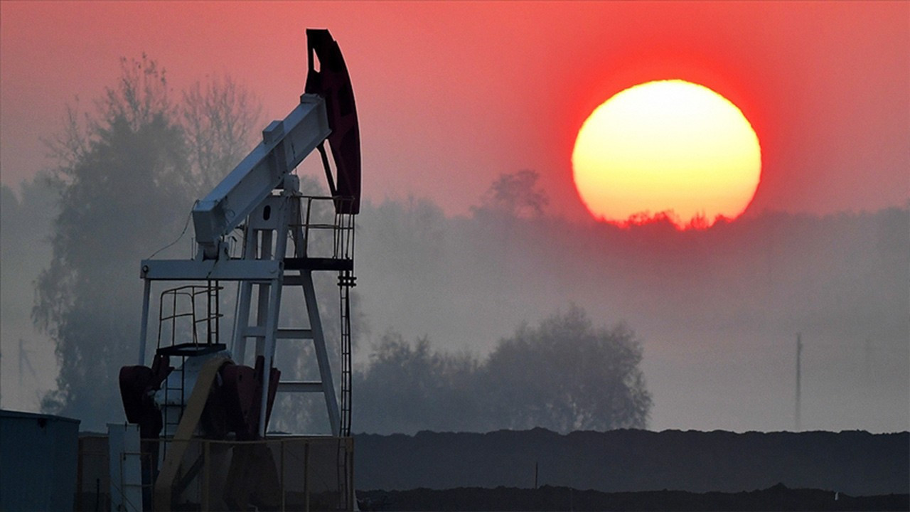 Brent petrolün varili 98,47 dolardan işlem görüyor