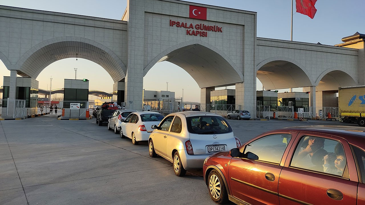 Sınır kapılarında bayram rekoru: Araç ve yolcu girişleri zirvede