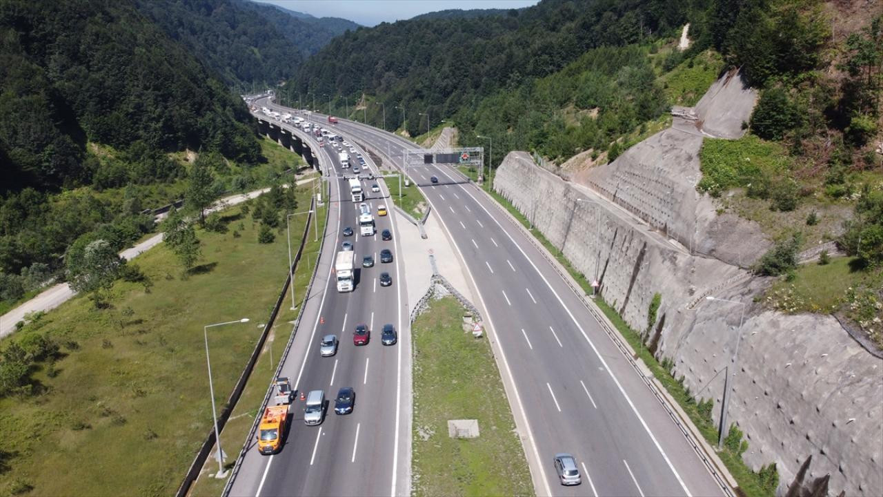 Anadolu Otoyolu'nu kullanacaklar dikkat: Şerit daraltması ya