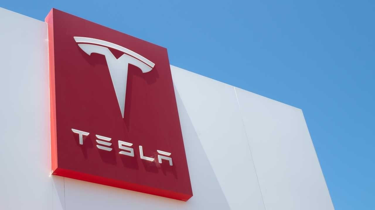 Tesla'nın Gizemli Ziyareti: Satışlar Düşüşünde Hisse Senedi Yükselişi