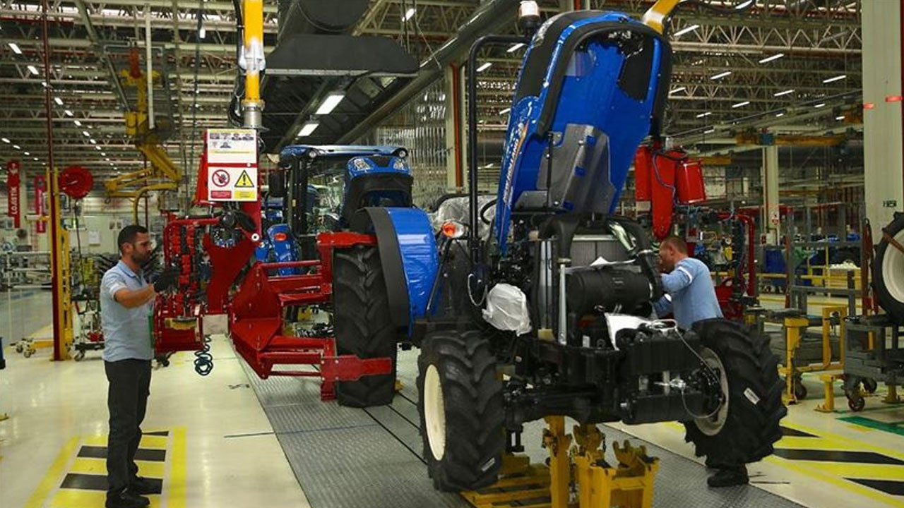 TürkTraktör’den üretimde dört büyük eşik: 2 bininci yerli kazıcı yükleyici banttan indi