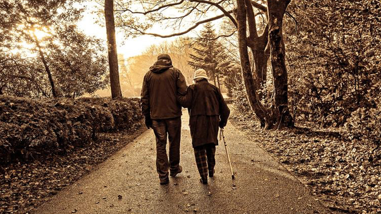 Alzheimer hastaları için "akıllı takip cihazı" desteği başladı