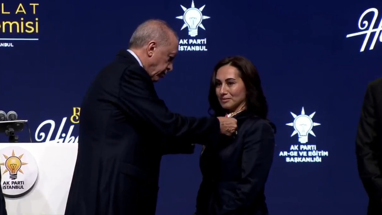 Beykoz Belediye Başkanvekili Özlem Vural Gürzel AK Parti'ye geçti - Dünya Gazetesi