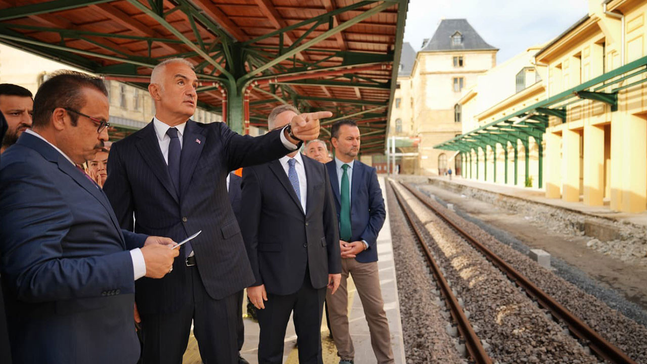 Bakan Ersoy: Tarihi Haydarpaşa Garı kültür ve sanat merkezi olacak