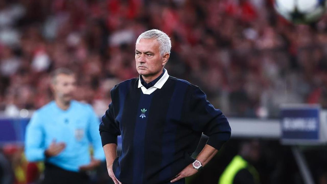Jose Mourinho resmen Benfica'da