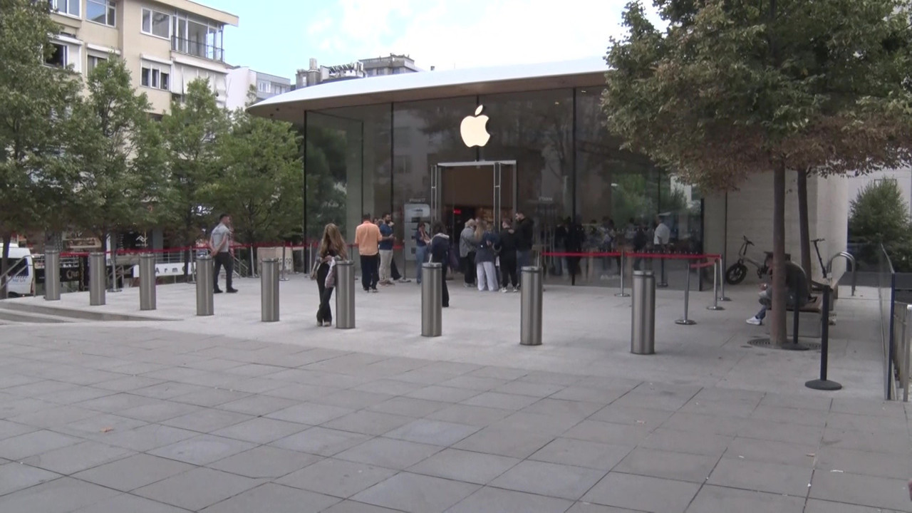 iPhone 17 bugün satışa çıktı, Apple mağazalarında geçen yılki yoğunluk yok
