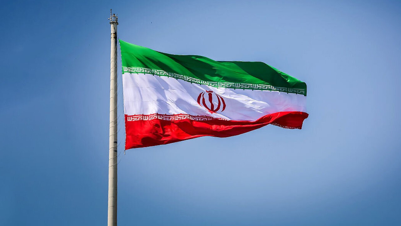 İran'da birden fazla kentte eş zamanlı füze denemesi