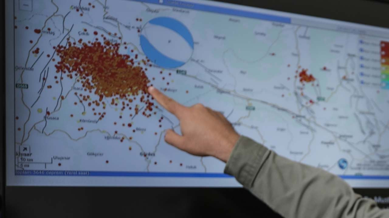 Sındırgı'da meydana gelen depremlerin gizemi çözüldü: 46 günde 9 bin kez sallandı!