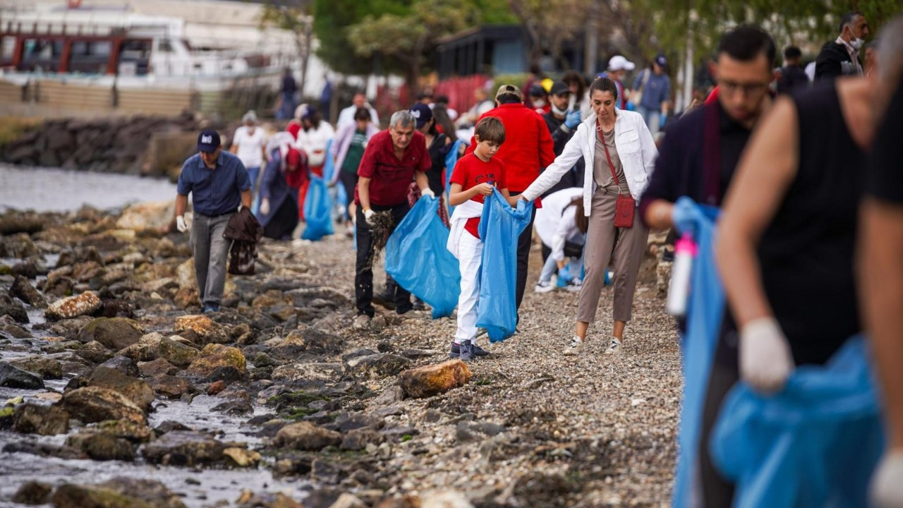 İzmir’de dünya rekoru için plaj temizliği seferberliği