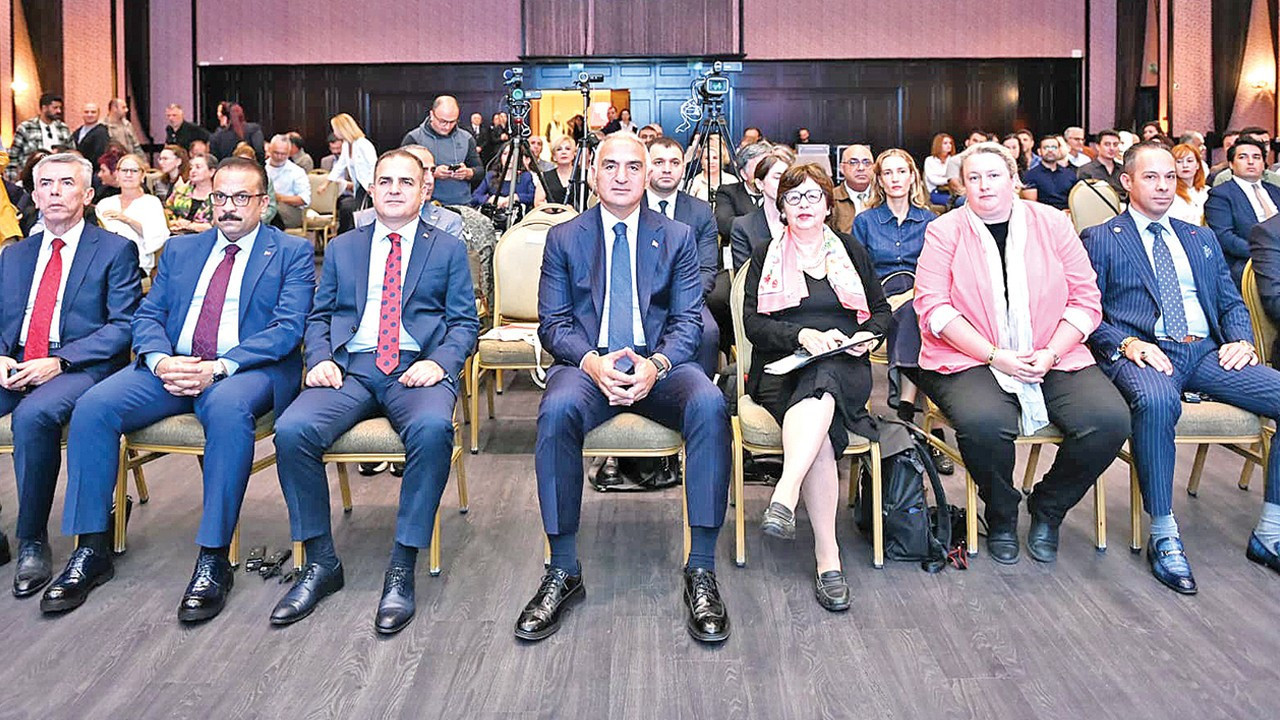 900 binden fazla eser sınır dışına çıkmadan kurtarıldı