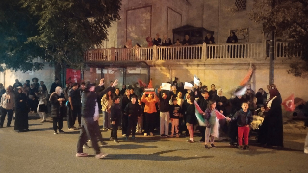 Üsküdar'da McDonald's şubesi açılmasını istemeyen mahalleliden protesto