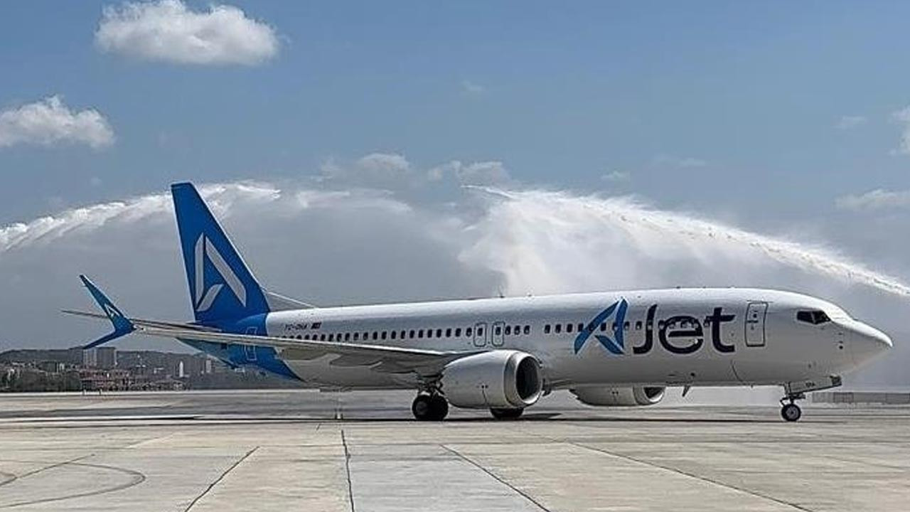 AJet'in Boeing 737-8 MAX uçakları İstanbul'a geldi