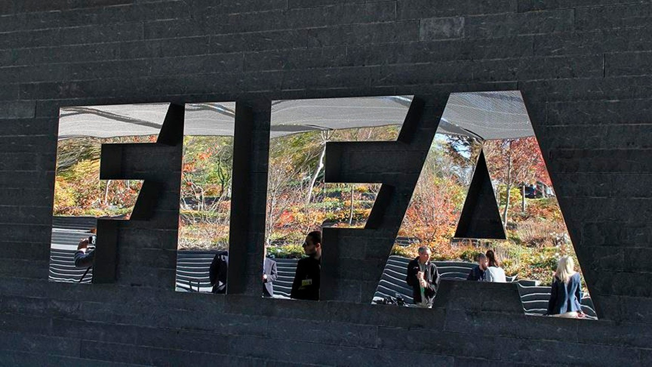 FIFA'dan iki Türk kulübüne transfer yasağı