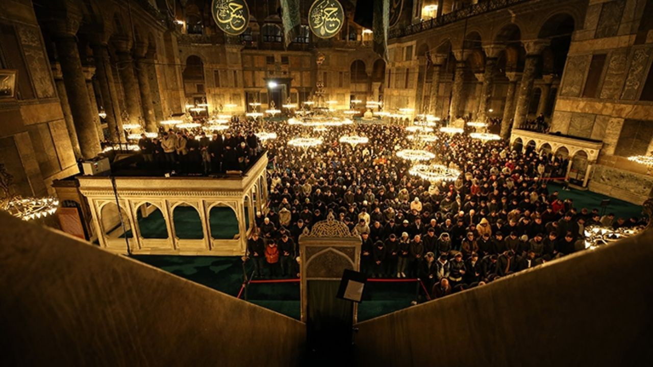 Üç aylar ne zaman başlıyor? Regaib Kandili tarihi...