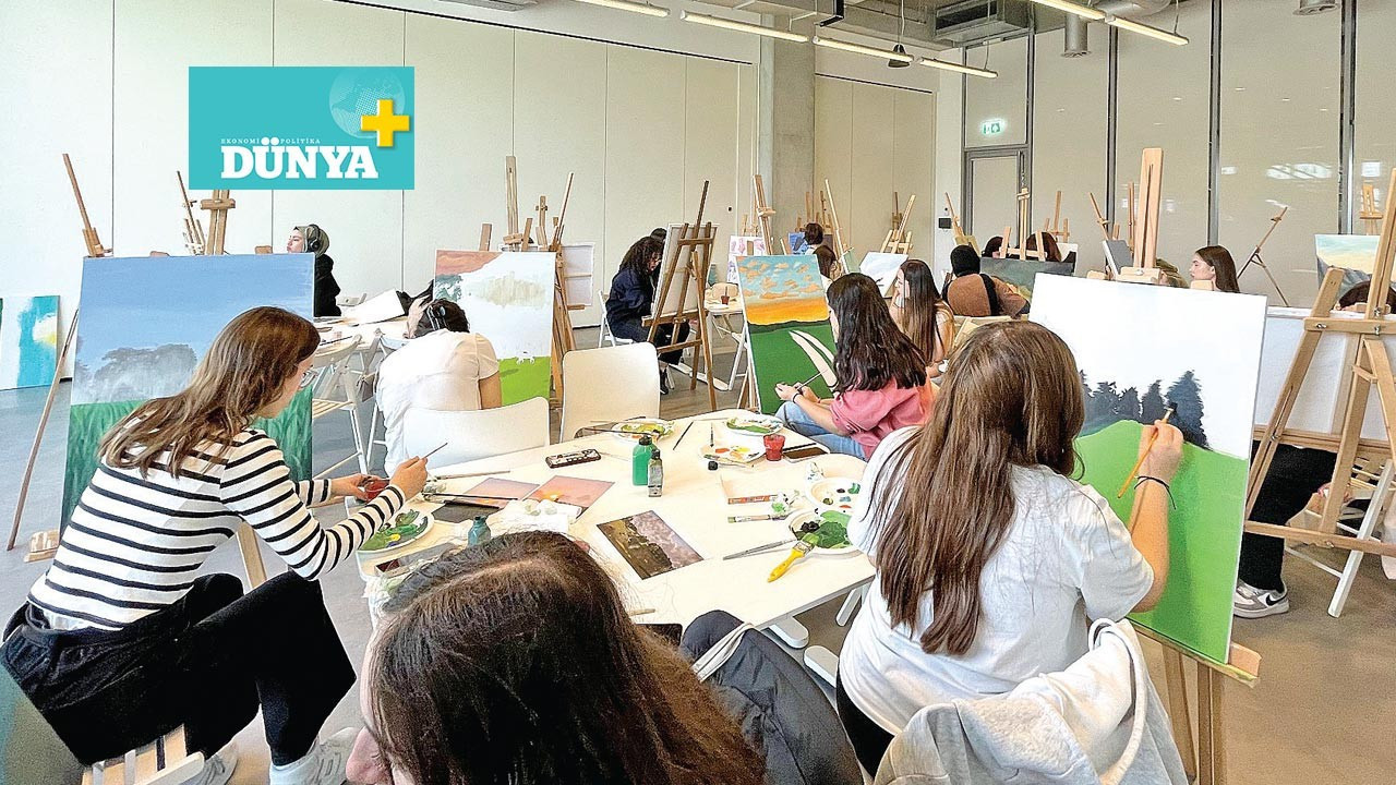 Genç kızlar sanatla buluşuyor