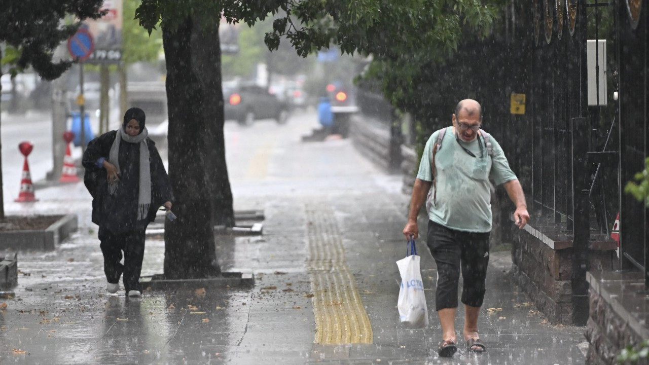 Meteoroloji'den uyarı! Sıcak hava yerini yağışa bırakıyor