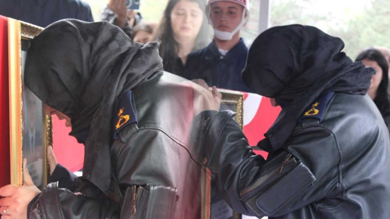 Şehidin eşinden anlamlı uğurlama: Eşinin montuyla son görevini gerçekleştirdi