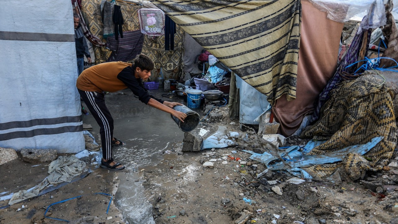Gazze'de durum kötüleşiyor! Binlerce tıbbi çadır su altında
