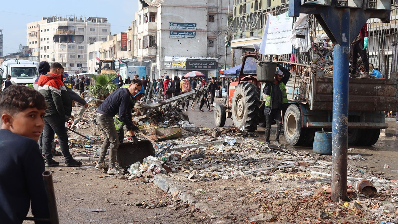 Gazzeliler "Yeniden inşa edeceğiz" kampanyası başlattı