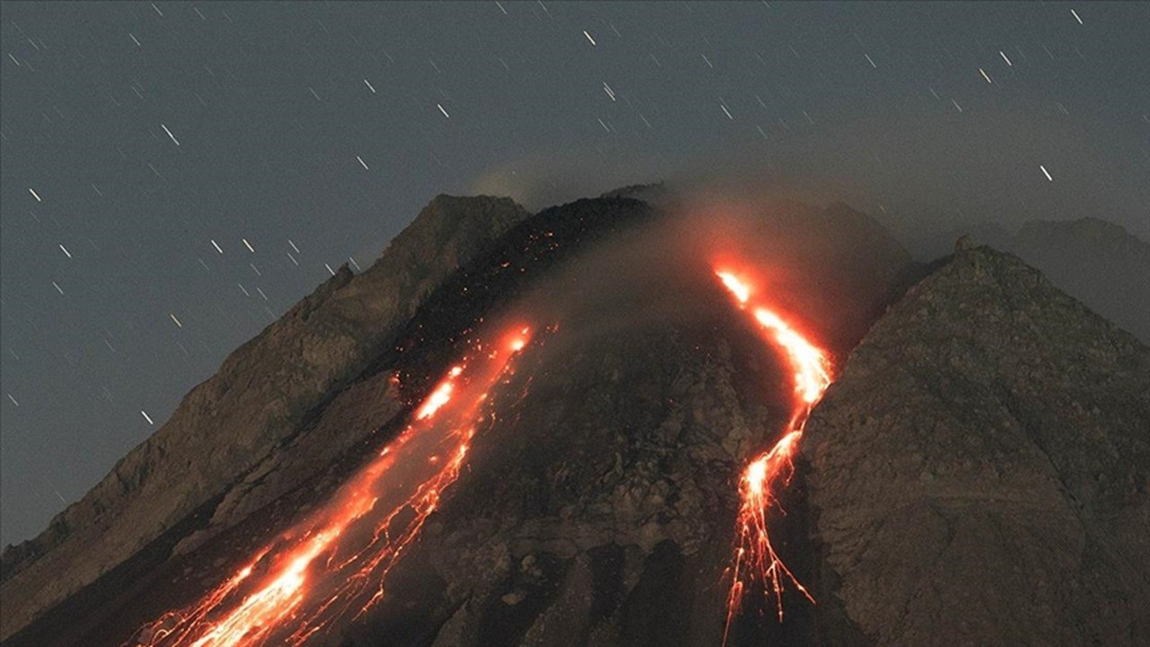Japonya'da Sakurajima Yanardağı'nda patlama: Kül bulutu metrelerce yükseldi