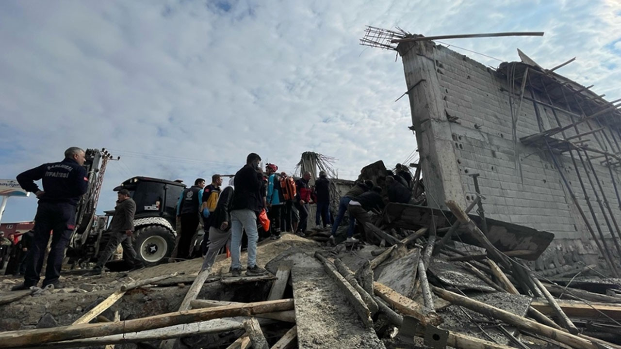 Şanlıurfa'da tek katlı inşaatın çökmesi sonucu 2 işçi hayatını kaybetti