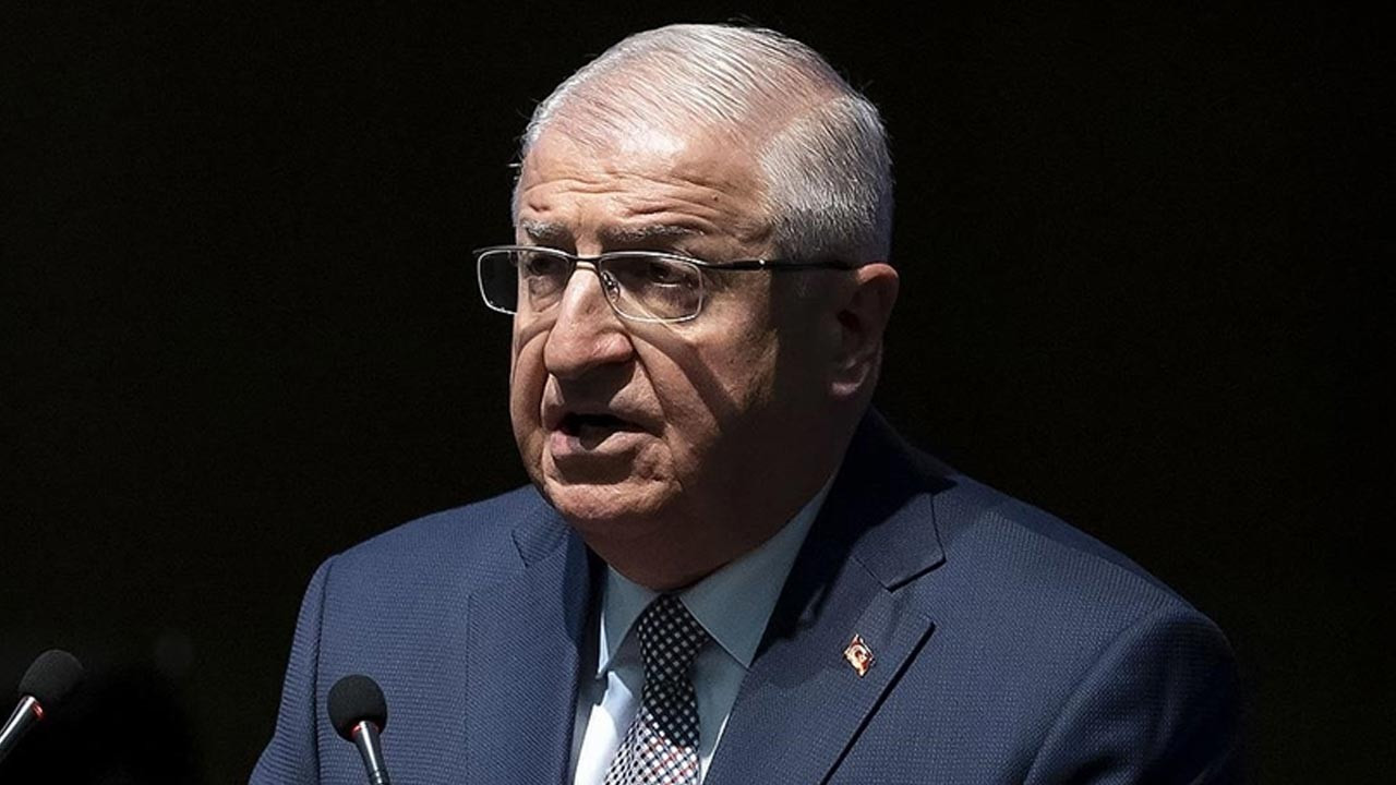 Milli Savunma Bakanı Yaşar Güler