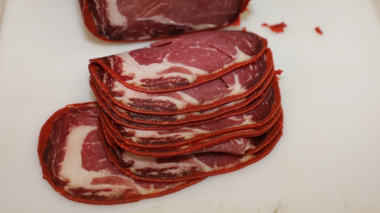 Bir zehirlenme vakası daha... Pastırma beş kişiyi hastanelik etti!