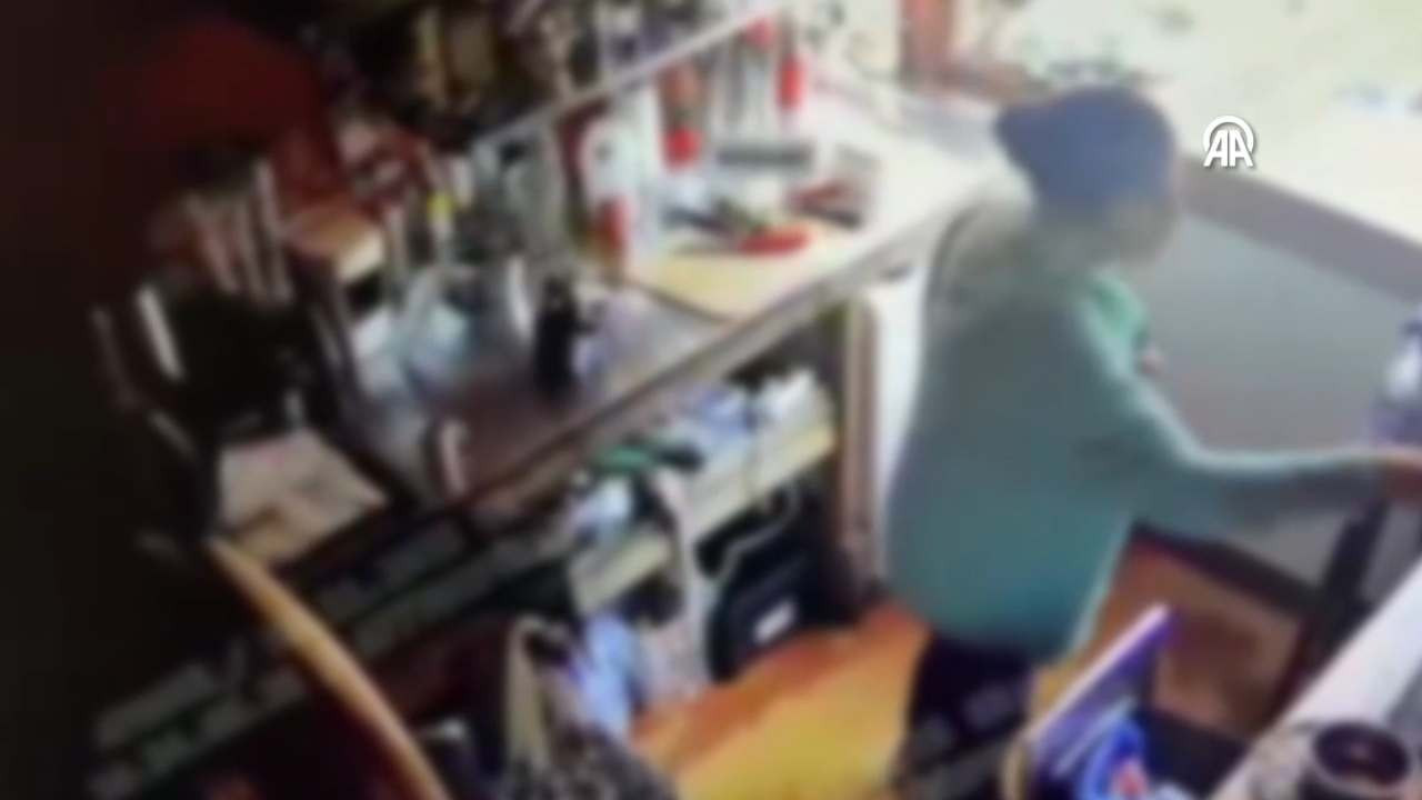 İçtiği kahve yoğum bakımlık etti! Kafe çalışanları gözaltına alındı