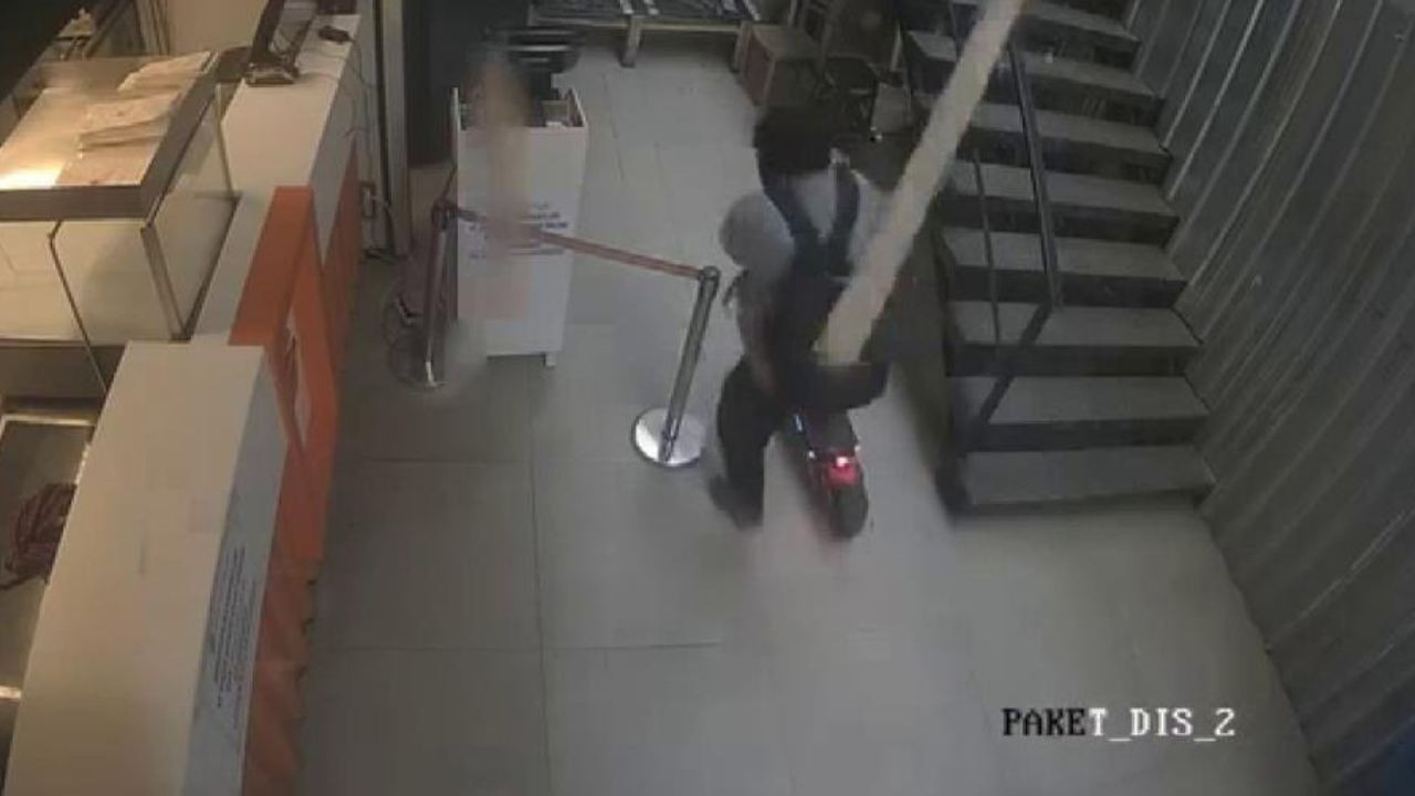 Dev kalas santimlerle sıyırdı: Korku dolu anlar kamerada