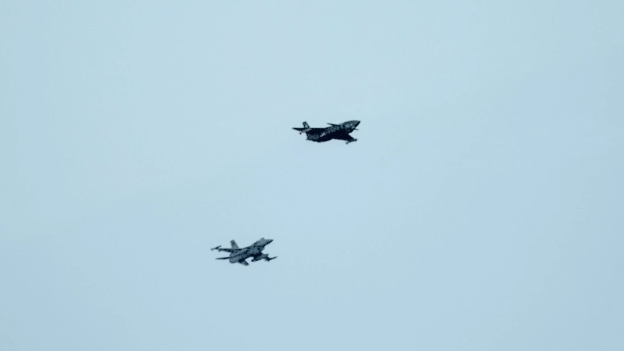 KIZILELMA'dan tarihi başarı! F-16'ya tam isabet