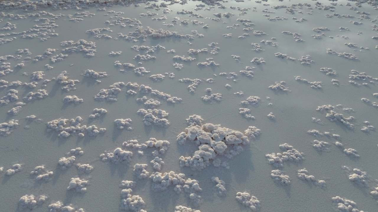 Tuz Gölü'nde sular çekildi... Şaşırtan manzara herkesi mest etti