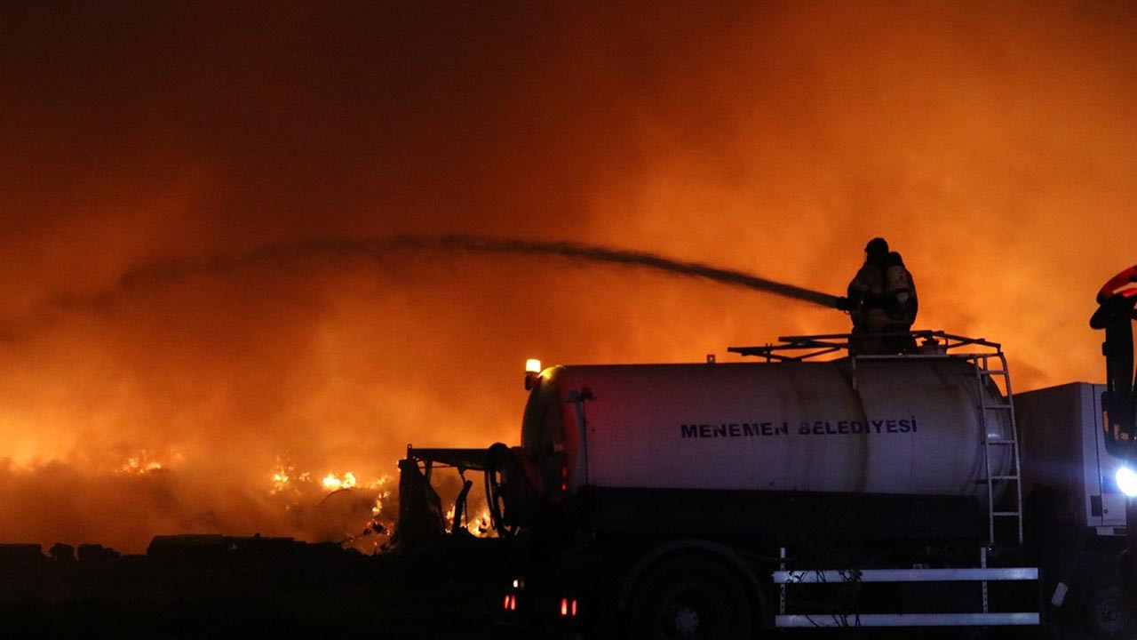 İzmir'de çöp depolama alanında yangın!