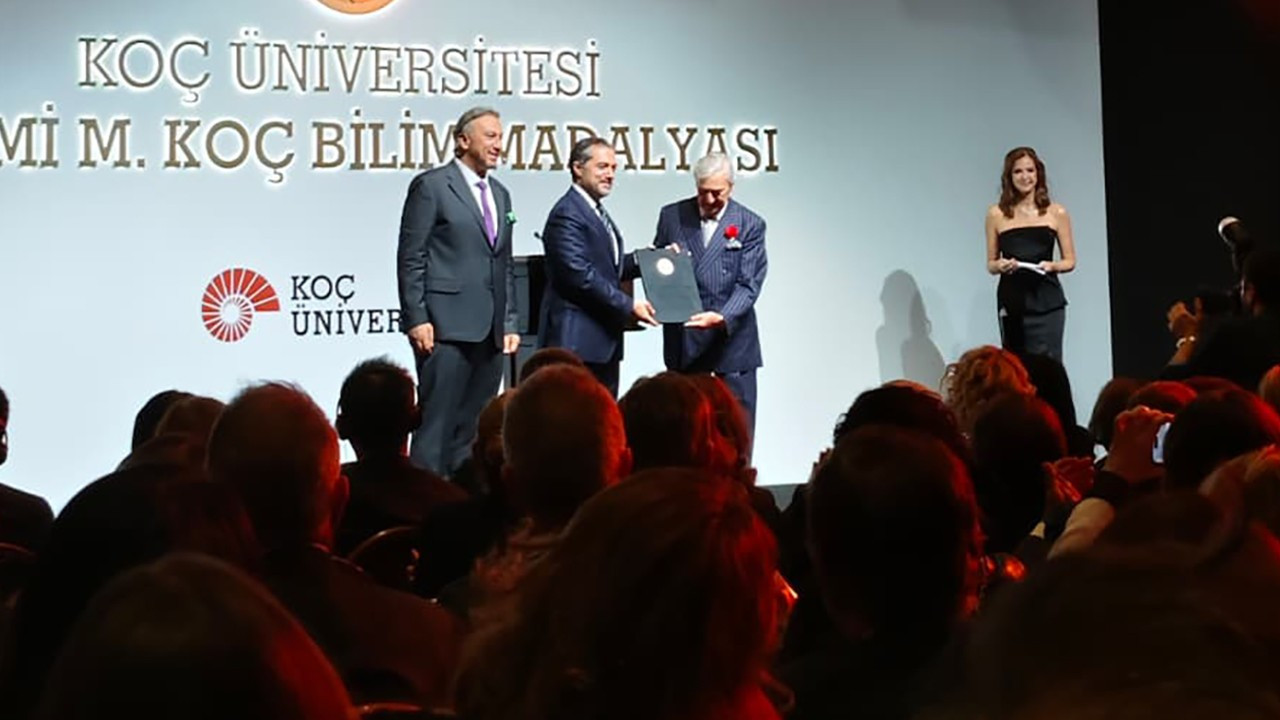 Rahmi Koç Bilim Madalyası Ödülü Prof. Dr. Ufuk Akçiğit’e verildi