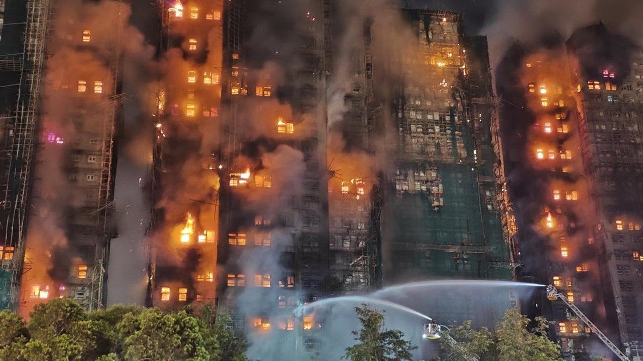 Hong Kong'da bir sitede çıkan yangında 36 kişi öldü, 29 kişi yaralandı