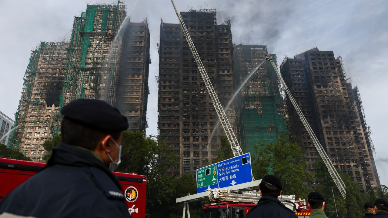 Hong Kong'daki site yangını faciasında ölü sayısı 128'e yükseldi