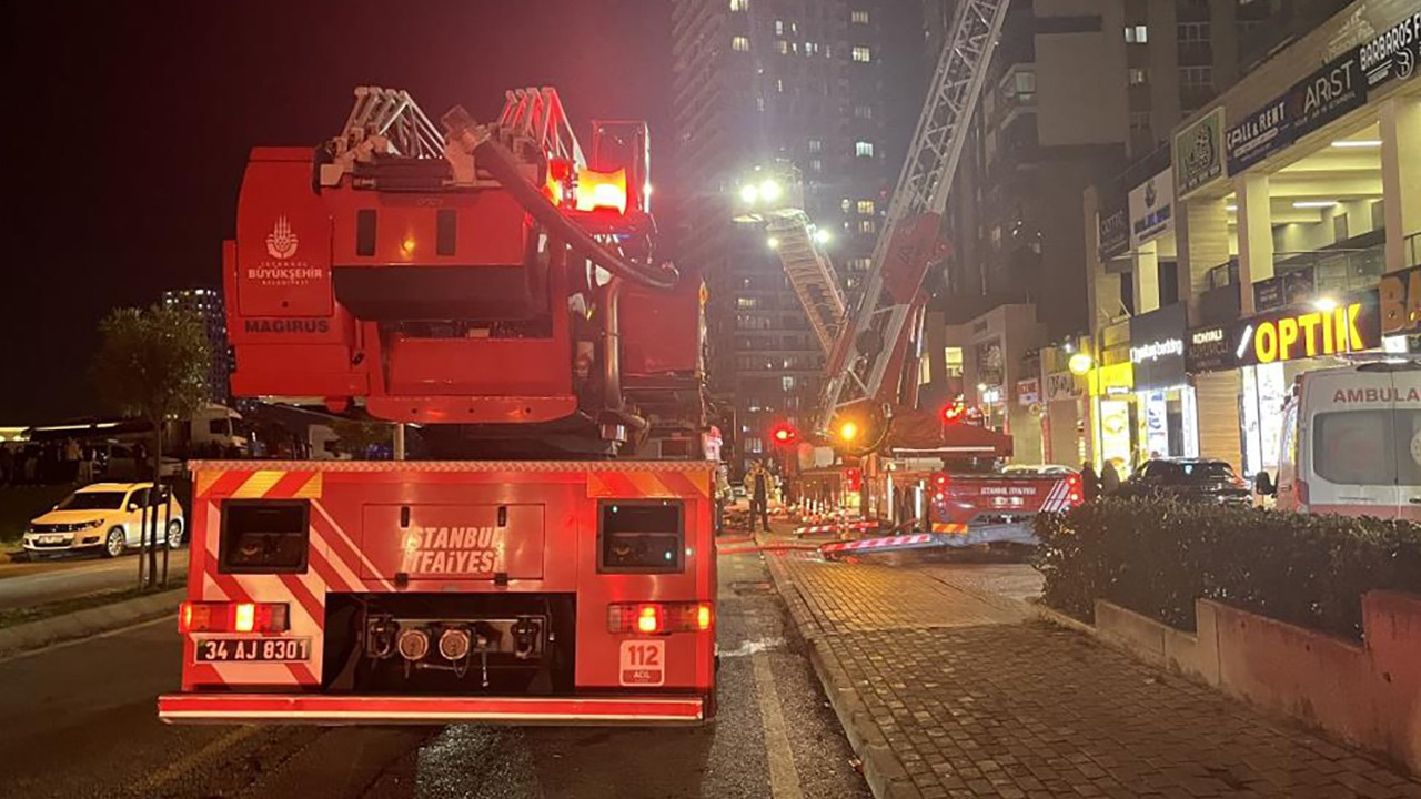 Başakşehir’de restoran yangını: Mahsur kalanları itfaiye kurtardı