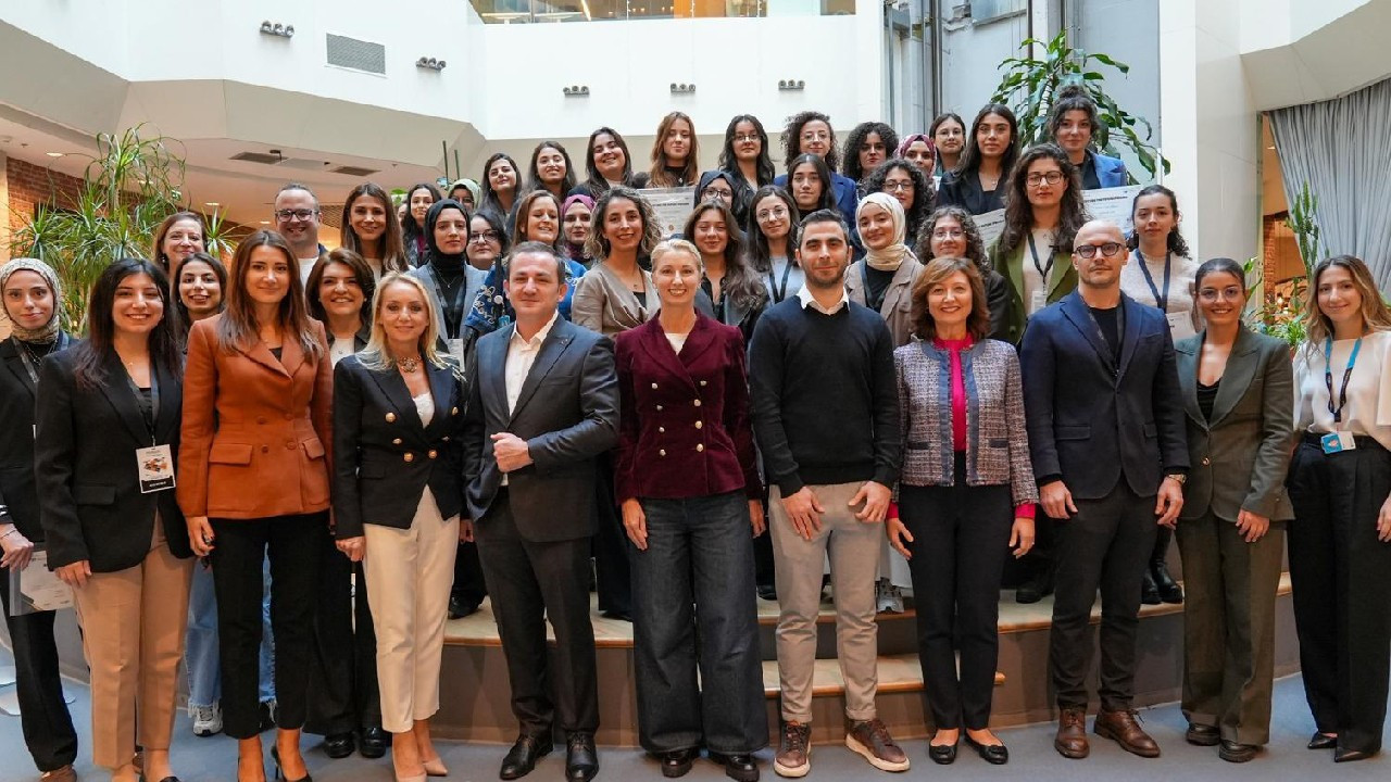 Genç kadınlar siber güvenlik alanında uzmanlaşmaya hazır