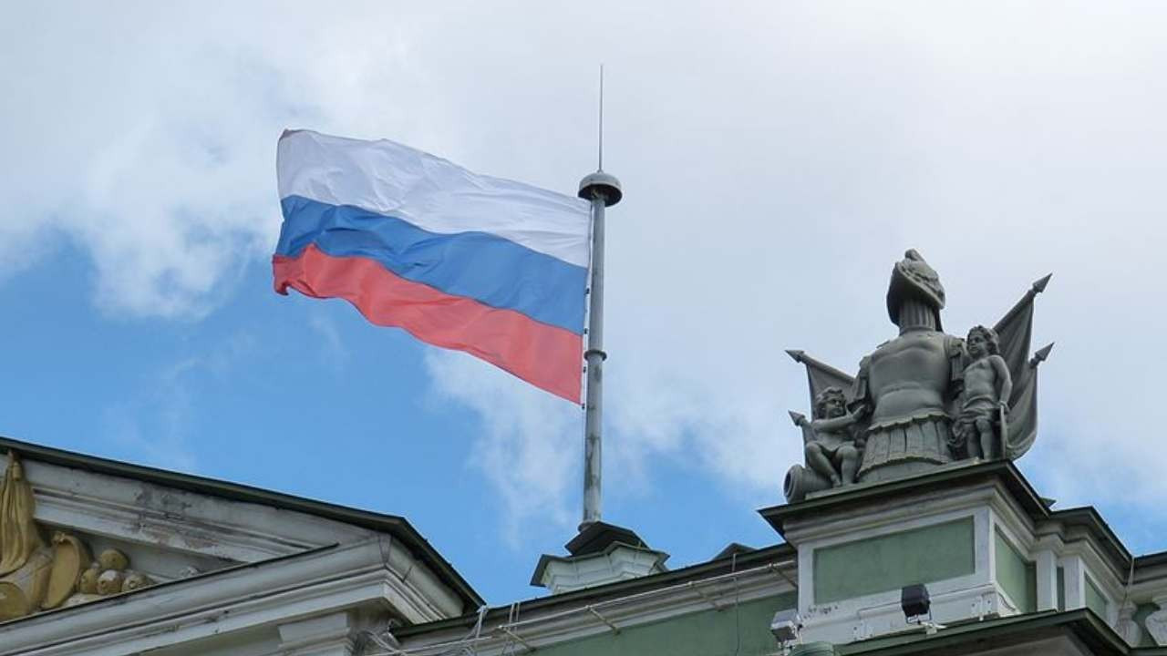 Rusya Merkez Bankası, yurt dışına para transferi kısıtlamalarını gevşetiyor