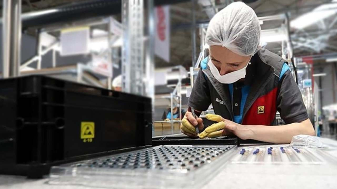 Yapay zeka talebi Foxconn’u uçurdu: Hisseler son 12 ayda yüzde 76 değer kazandı